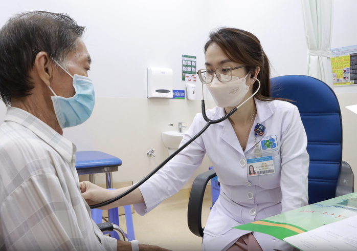 Bệnh viện Ung Bướu TPHCM đón nhận Huân chương Lao động hạng Nhất - Ảnh 4.