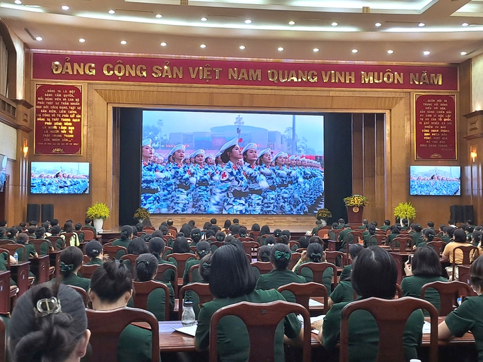 N&acirc;ng cao năng lực số, bảo đảm an to&agrave;n cho phụ nữ Qu&acirc;n đội trong kỷ nguy&ecirc;n số - Ảnh 2.