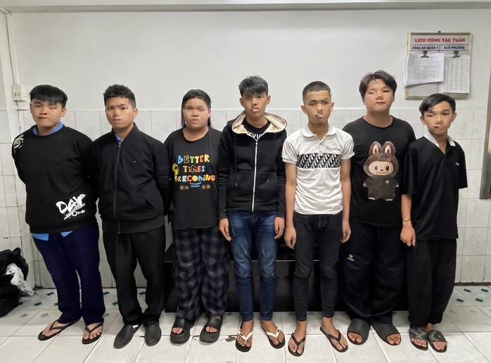 M&acirc;u thuẫn nợ nần dẫn đến đ&aacute;nh nhau trước cổng Trường THCS Hồng B&agrave;ng - Ảnh 1.