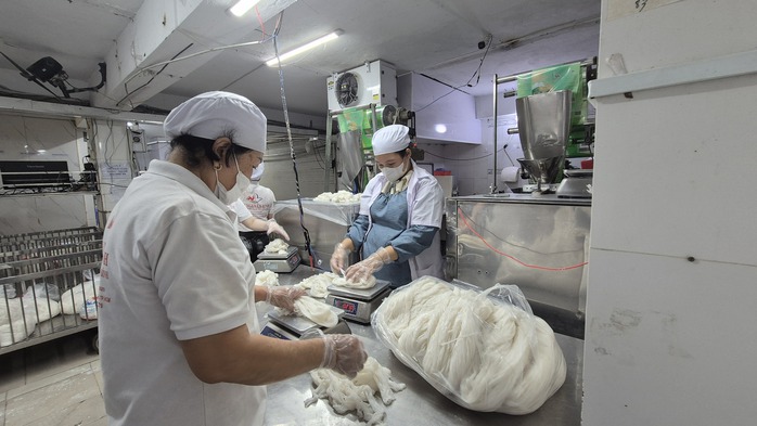 Xử phạt B&uacute;n tươi Nguyễn B&iacute;nh: Tiếng n&oacute;i c&aacute;c b&ecirc;n - Ảnh 1.