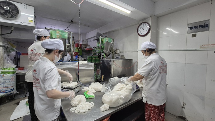 Xử phạt B&uacute;n tươi Nguyễn B&iacute;nh: Tiếng n&oacute;i c&aacute;c b&ecirc;n - Ảnh 2.