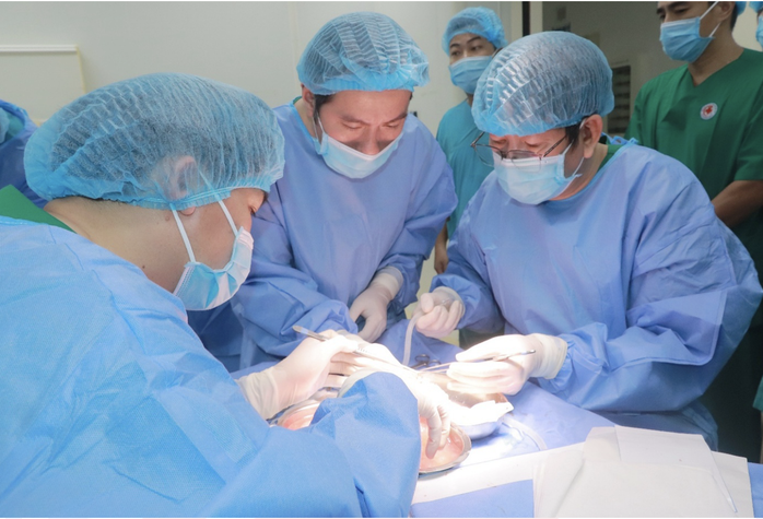 Lần đầu ti&ecirc;n Bệnh viện Đa khoa TP Cần Thơ l&agrave;m chủ kỹ thuật gh&eacute;p thận - Ảnh 3.