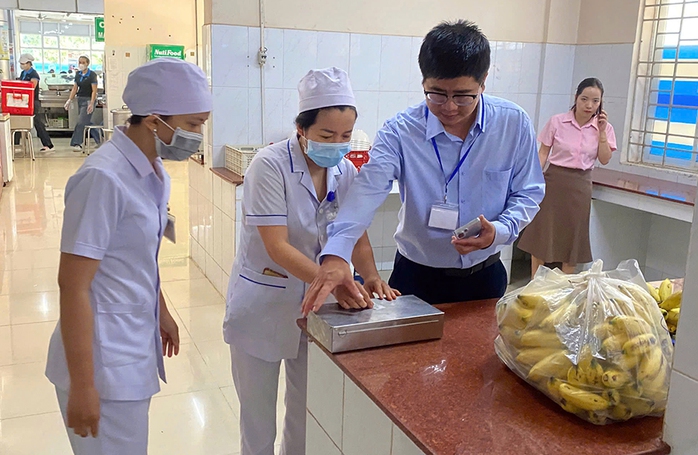 Đồng Nai "tổng kiểm tra" các bếp ăn tập thể trong trường học - Ảnh 1.