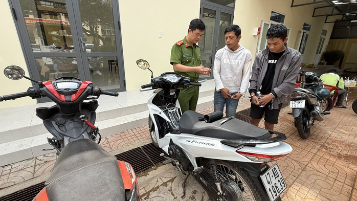 Bắt giữ hai đối tượng trộm xe máy chống trả công an Tại Đắk Lắk - Ảnh 1. Bắt giữ hai đối tượng trộm xe máy chống trả công an Tại Đắk Lắk - Ảnh 1.