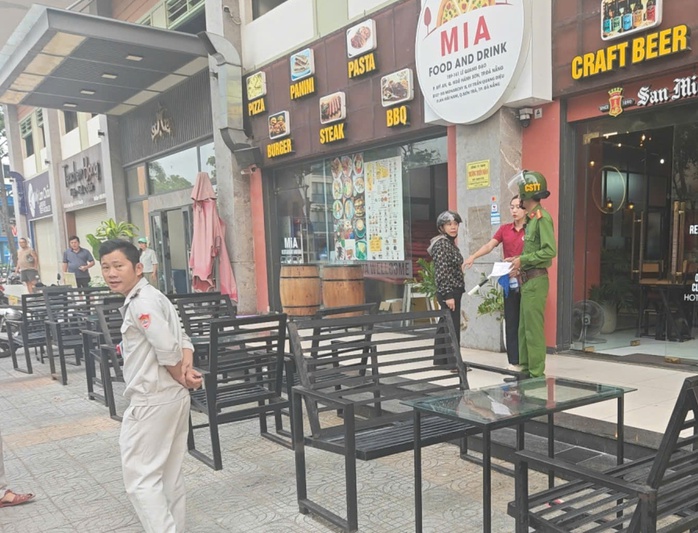 Phường An Hải xử l&yacute; lấn chiếm vỉa h&egrave; tại Đ&agrave; Nẵng sau phản &aacute;nh của B&aacute;o Người Lao Động - Ảnh 4.