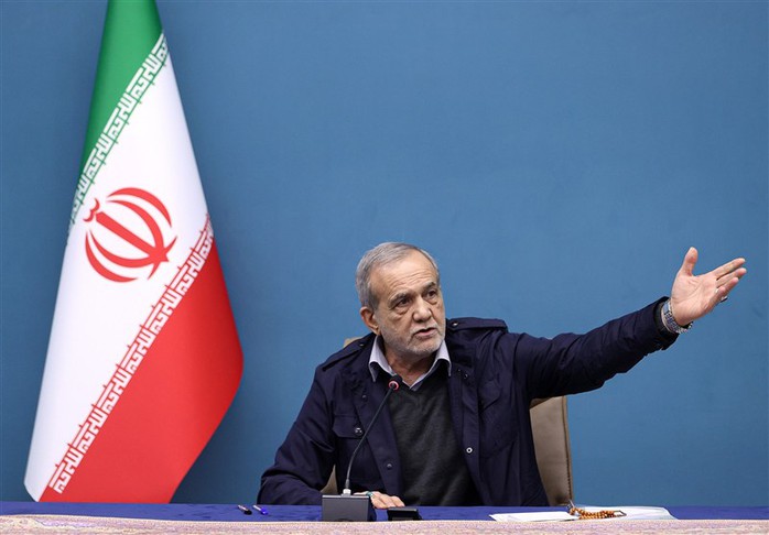 Chiến sự Trung Đông 15-4: Nhiều tàu từ Iran "thoát ải" Hormuz, tổng thống Iran ra cảnh báo mới - Ảnh 3.