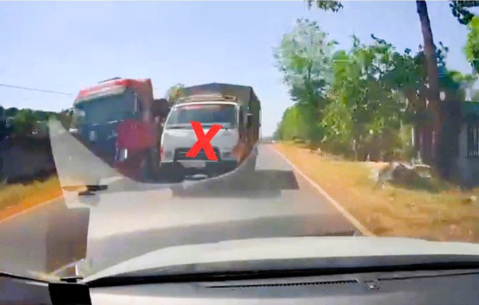 Người d&acirc;n b&aacute;o tin, c&aacute;c t&agrave;i xế &ocirc; t&ocirc; &lsquo;vượt ẩu&rsquo; ở Đồng Nai nhận kết đắng - Ảnh 2.