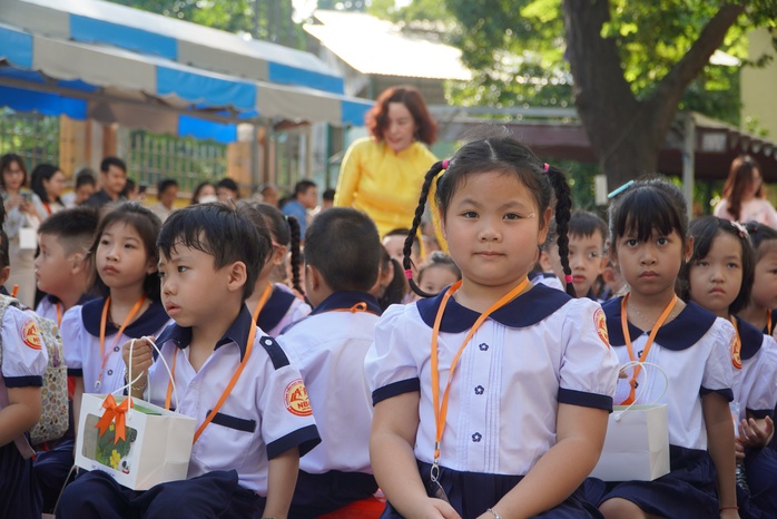 N&Oacute;NG: Phụ huynh TPHCM đăng k&yacute; tuyển sinh đầu cấp từ ng&agrave;y 27-5 v&agrave; những lưu &yacute; quan trọng  - Ảnh 1.