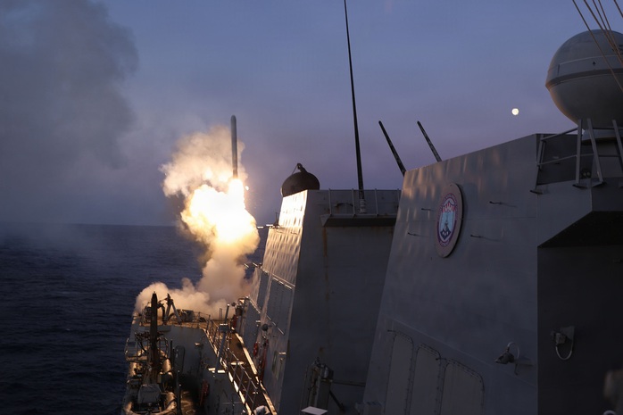 Chiến sự Trung Đông 15-4: 3 tàu từ Iran "thoát ải" Hormuz, Tổng thống Iran ra cảnh báo mới - Ảnh 1. Chiến sự Trung Đông 15-4: Nhiều tàu từ Iran "thoát ải" Hormuz, tổng thống Iran ra cảnh báo mới - Ảnh 1.