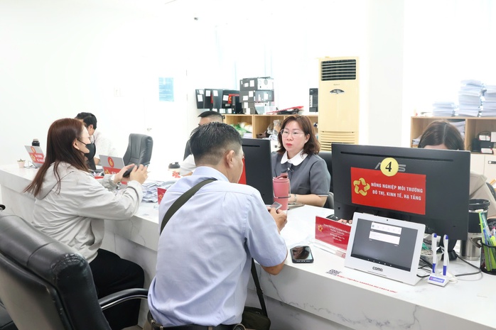 Phường Xuân Hòa giải quyết hồ sơ 100% đúng hạn, nhiều cách làm hay - Ảnh 1.
