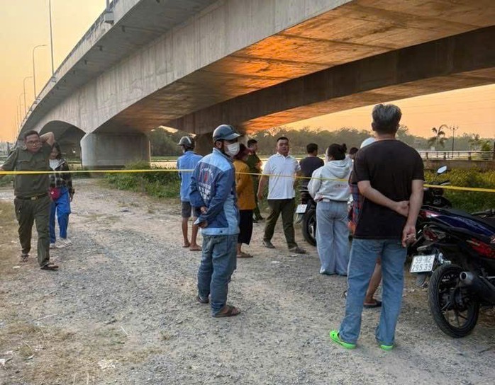 Từ vụ c&ocirc; g&aacute;i nhảy cầu, C&ocirc;ng an T&acirc;y Ninh lần ra thủ đoạn lừa vay tiền online - Ảnh 1.