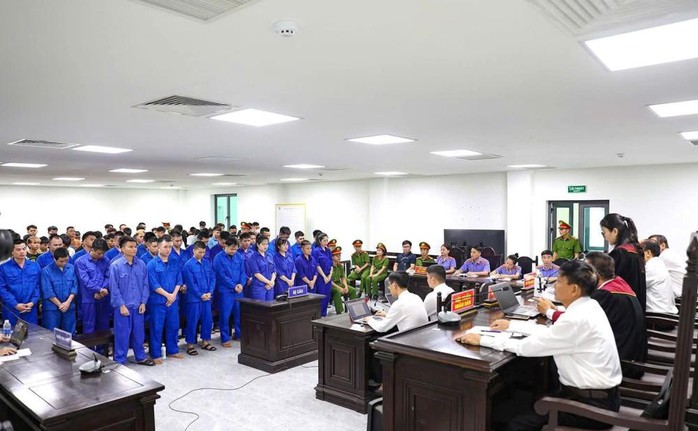 Lừa đảo, mua b&aacute;n người xuy&ecirc;n quốc gia, 54/117 bị c&aacute;o lĩnh &aacute;n 384 năm t&ugrave; giam - Ảnh 1.