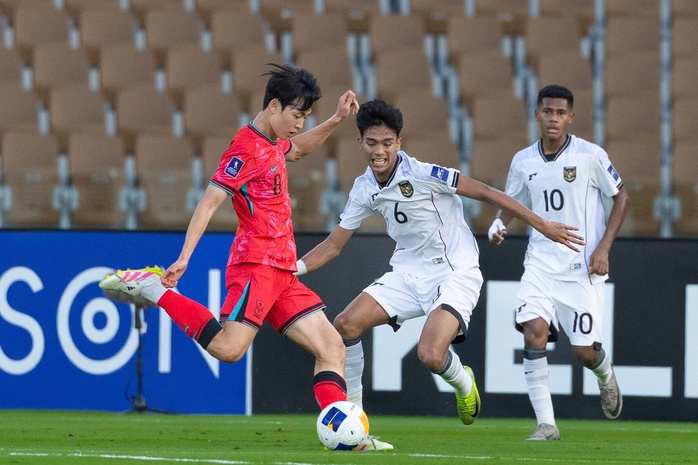 U17 Việt Nam &ldquo;lột x&aacute;c&rdquo; dưới thời HLV Cristiano Roland - Ảnh 2.