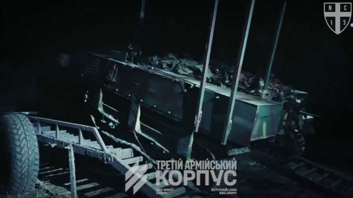 Ukraine n&oacute;i lần đầu d&ugrave;ng &ldquo;robot s&aacute;t thủ&rdquo; chiếm trận địa Nga - Ảnh 3.