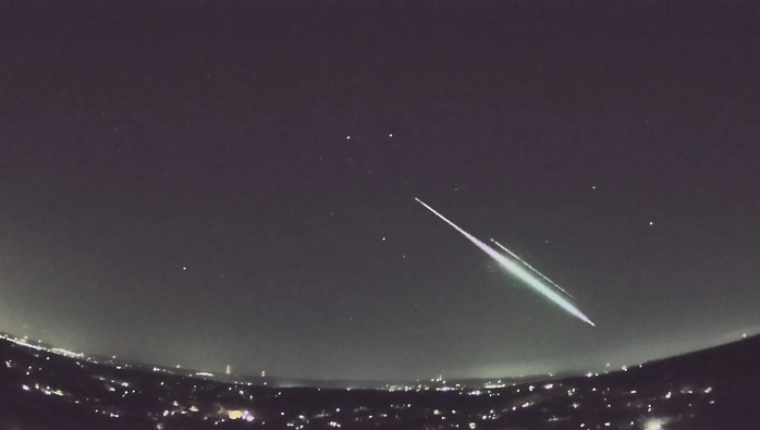 Đ&ecirc;m mai, chờ đ&oacute;n &ldquo;cầu lửa&rdquo; Thi&ecirc;n Cầm rực s&aacute;ng dưới trăng non - Ảnh 1.