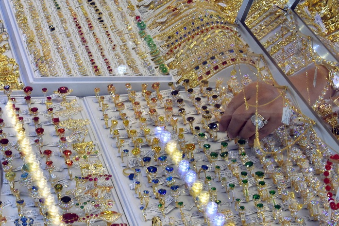 Giá vàng hôm nay 16 - 4: Sụt giảm sau chuỗi tăng giá mạnh - Ảnh 1. Giá vàng hôm nay 16 - 4: Sụt giảm sau chuỗi tăng giá mạnh - Ảnh 1.