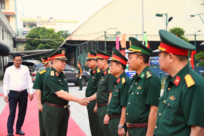 Đại tướng Nguyễn Trọng Nghĩa làm việc với lực lượng vũ trang Đà Nẵng năm 2026 - Ảnh 1. Đại tướng Nguyễn Trọng Nghĩa làm việc với lực lượng vũ trang Đà Nẵng năm 2026 - Ảnh 1.
