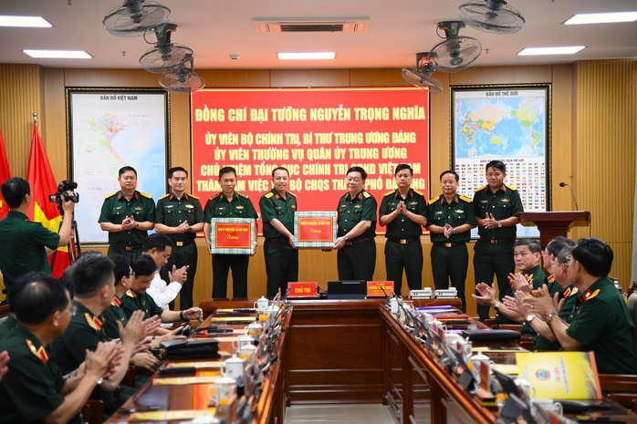 Đại tướng Nguyễn Trọng Nghĩa làm việc với lực lượng vũ trang Đà Nẵng năm 2026 - Ảnh 2. Đại tướng Nguyễn Trọng Nghĩa làm việc với lực lượng vũ trang Đà Nẵng năm 2026 - Ảnh 2.