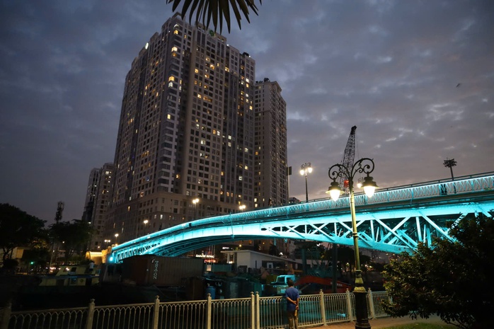 TPHCM r&agrave; so&aacute;t chiếu s&aacute;ng mỹ thuật loạt c&ocirc;ng tr&igrave;nh biểu tượng - Ảnh 1.