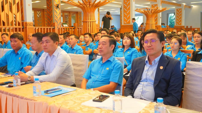 C&aacute;n bộ C&ocirc;ng đo&agrave;n TP HCM tập huấn thương lượng lương v&igrave; người lao động - Ảnh 1.