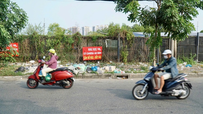 X&atilde; B&igrave;nh Hưng, TPHCM: Siết xử l&yacute;, x&oacute;a điểm r&aacute;c tự ph&aacute;t tr&ecirc;n trục đường Nguyễn Văn Linh - Ảnh 6.
