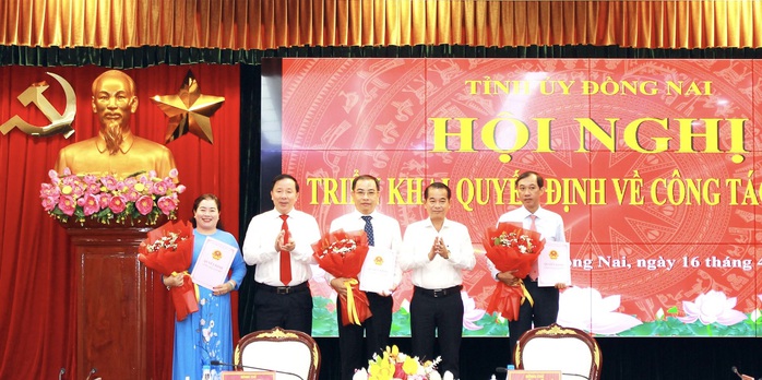 C&ocirc;ng bố c&aacute;c quyết định về c&ocirc;ng t&aacute;c c&aacute;n bộ ở Đồng Nai - Ảnh 3.