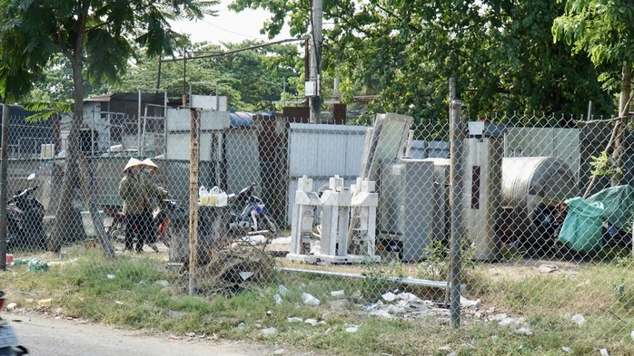 X&atilde; B&igrave;nh Hưng, TPHCM: Siết xử l&yacute;, x&oacute;a điểm r&aacute;c tự ph&aacute;t tr&ecirc;n trục đường Nguyễn Văn Linh - Ảnh 7.