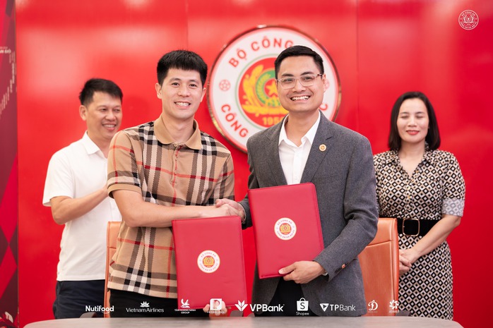 Đo&agrave;n Văn Hậu nhận "l&oacute;t tay" khủng khi gia hạn hợp đồng với CLB CAHN - Ảnh 4.