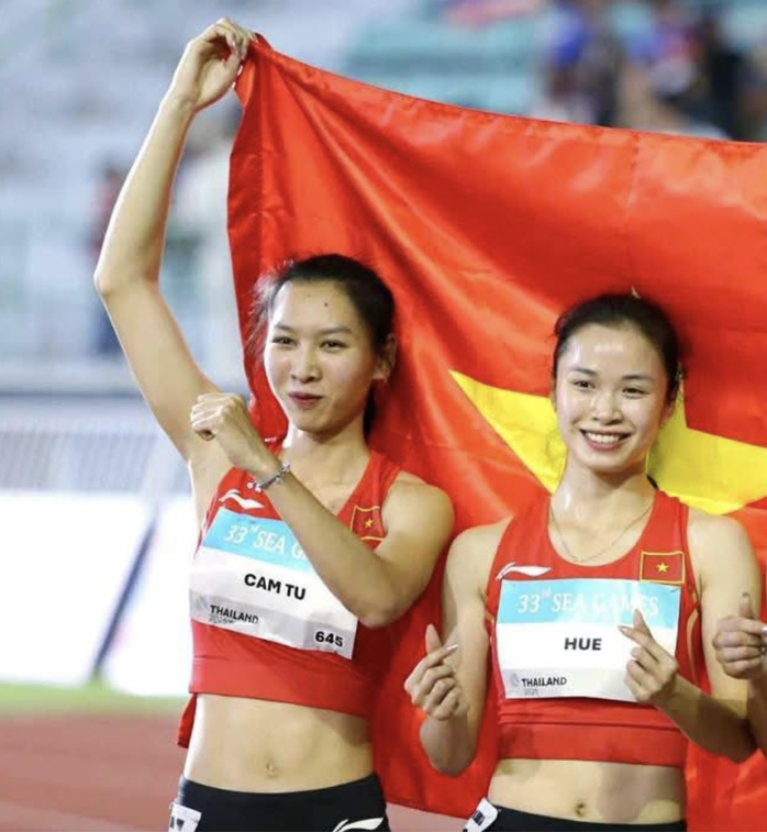 Vượt nh&agrave; v&ocirc; địch SEA Games, Ph&ugrave;ng Thị Huệ gi&agrave;nh HCV điền kinh tại Singapore Open - Ảnh 2.