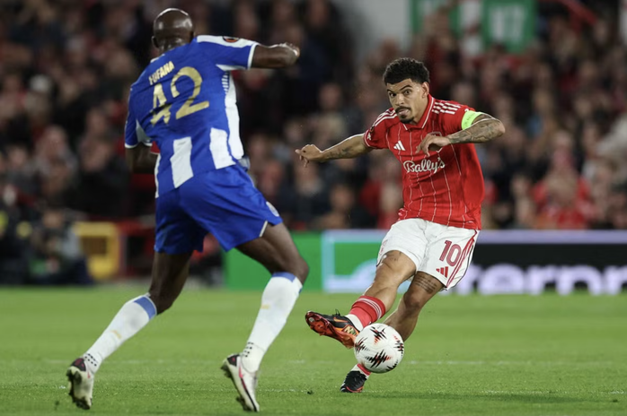 Đ&aacute;nh bại cựu v&ocirc; địch ch&acirc;u &Acirc;u, Nottingham Forest v&agrave;o b&aacute;n kết Europa League  - Ảnh 1.
