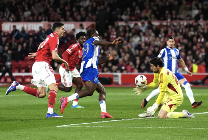 Đ&aacute;nh bại cựu v&ocirc; địch ch&acirc;u &Acirc;u, Nottingham Forest v&agrave;o b&aacute;n kết Europa League  - Ảnh 2.