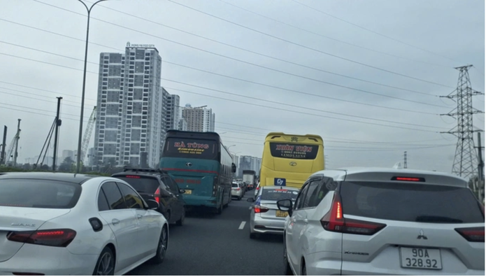 Thủ tướng y&ecirc;u cầu ch&ocirc;ng để &ugrave;n tắc k&eacute;o d&agrave;i ở cửa ng&otilde; H&agrave; Nội, TPHCM dịp nghỉ lễ - Ảnh 1.