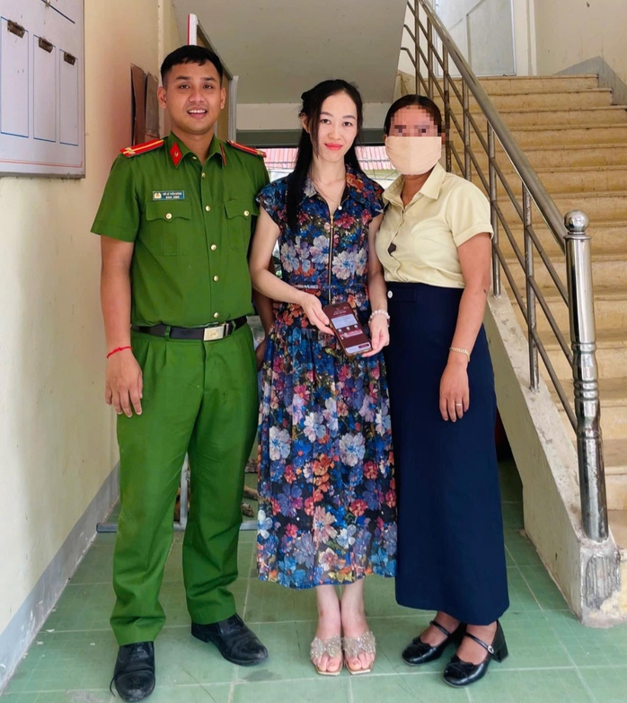 Chủ quầy thuốc t&acirc;y t&igrave;m người chuyển nhầm 90 triệu đồng - Ảnh 1.