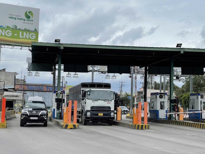 TPHCM mở lại giao lộ tr&ecirc;n Quốc lộ 13, di dời trạm thu ph&iacute; - Ảnh 1.