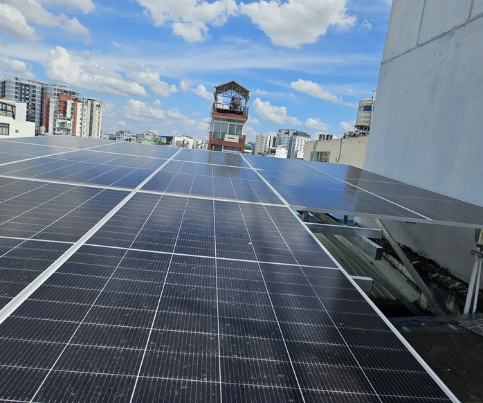 Lắp điện mặt trời m&aacute;i nh&agrave; v&agrave; Những điều cần tr&aacute;nh để kh&ocirc;ng bị phạt 200 triệu đồng - Ảnh 1.