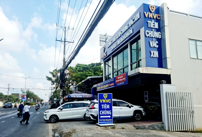 Người miền T&acirc;y &ugrave;n &ugrave;n đưa con đi ti&ecirc;m vắc-xin ph&ograve;ng vi&ecirc;m n&atilde;o m&ocirc; cầu - Ảnh 3.