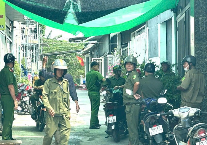 Bắt tạm giam &ocirc;ng L&ecirc; Văn Ho&agrave;ng trong vụ x&acirc;y h&agrave;ng chục căn nh&agrave; tr&ecirc;n đất người kh&aacute;c - Ảnh 2.