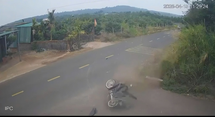 X&aacute;c minh clip nam sinh tử vong do tai nạn giao th&ocirc;ng, người đi sau quay xe rời đi - Ảnh 1.