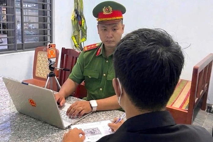 Thanh ni&ecirc;n th&aacute;ch thức "Đố anh bắt được em" đ&atilde; xin lỗi  - Ảnh 1.