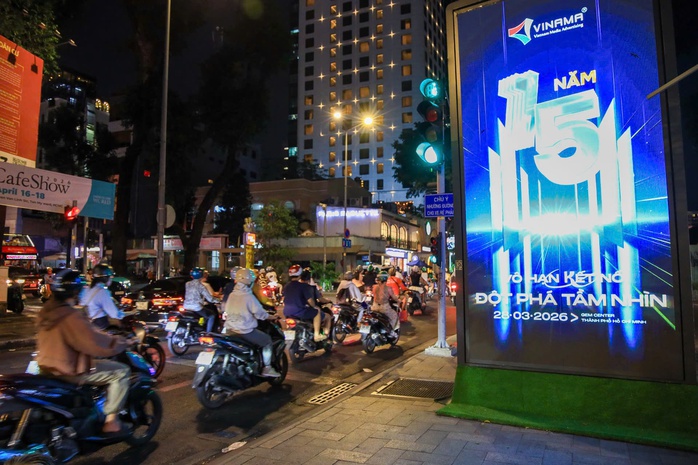 Mối nguy từ bảng quảng c&aacute;o ngo&agrave;i trời - Ảnh 1.