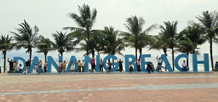 Đ&agrave; Nẵng n&oacute;i g&igrave; về bộ chữ &ldquo;Da Nang Beach&rdquo; g&acirc;y tranh luận tr&ecirc;n b&atilde;i biển? - Ảnh 3.