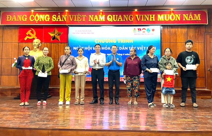 S&ocirc;i nổi c&aacute;c hoạt động ch&agrave;o mừng Ng&agrave;y Văn h&oacute;a c&aacute;c d&acirc;n tộc Việt Nam - Ảnh 3.