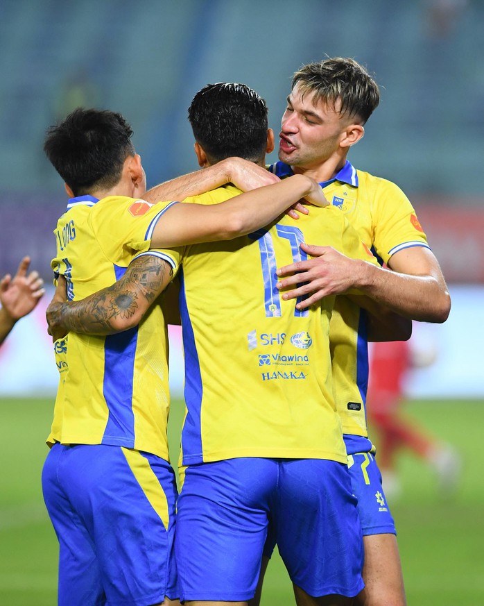 V&ograve;ng 19 V-League 2025-2026: Ho&agrave;ng H&ecirc;n lập c&ocirc;ng lớn gi&uacute;p H&agrave; Nội FC thắng đậm - Ảnh 7.