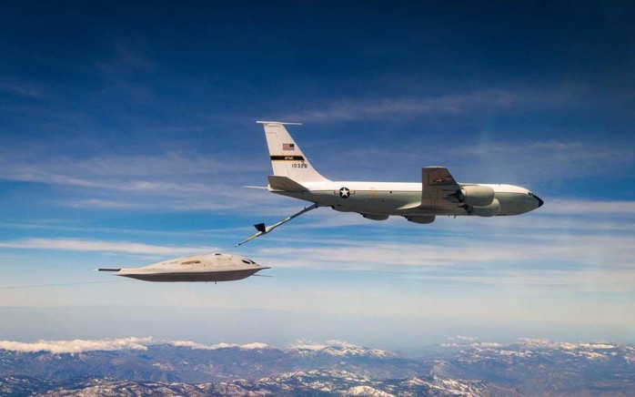 M&aacute;y bay n&eacute;m bom t&agrave;ng h&igrave;nh mới của Mỹ lần đầu &ldquo;tung c&aacute;nh&rdquo; - Ảnh 1.