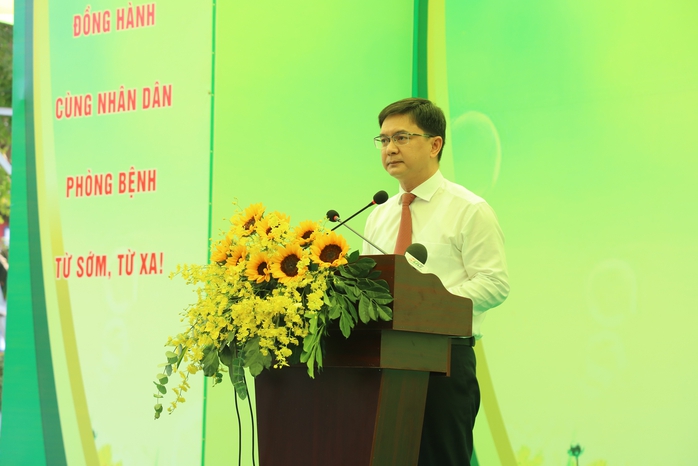 Ra qu&acirc;n chương tr&igrave;nh kh&aacute;m sức khỏe quy m&ocirc; lớn cho người d&acirc;n TPHCM - Ảnh 1.