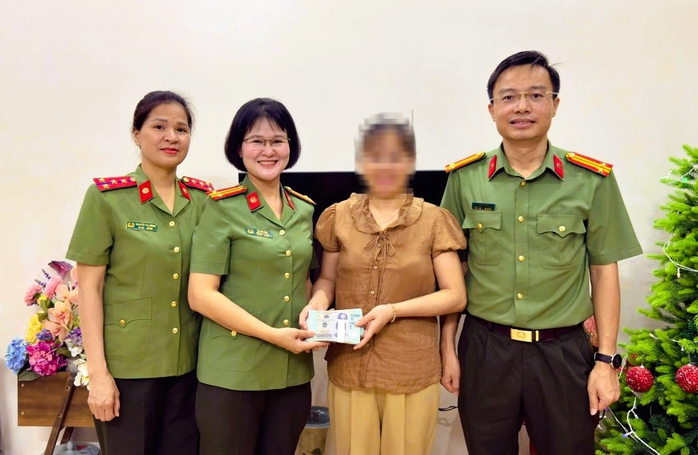 Trung t&aacute; c&ocirc;ng an bất ngờ nhận được 100 triệu đồng chuyển khoản nhầm - Ảnh 1.