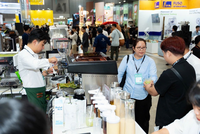 Gi&aacute; c&agrave; ph&ecirc; h&ocirc;m nay 17-4: Quay đầu giảm, d&acirc;n trong nghề th&iacute;ch ứng xu thế c&agrave; ph&ecirc; mới - Ảnh 2.