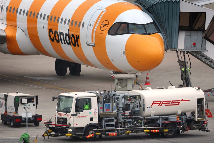 Nguy cơ thiếu nhi&ecirc;n liệu m&aacute;y bay to&agrave;n cầu - Ảnh 1.