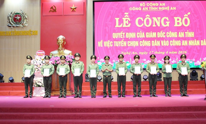 30 nh&acirc;n vi&ecirc;n an ninh h&agrave;ng kh&ocirc;ng được tuyển chọn v&agrave;o C&ocirc;ng an nh&acirc;n d&acirc;n - Ảnh 1.