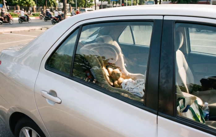 B&eacute; g&aacute;i 2 tuổi tử vong sau hơn 5 tiếng bị bỏ qu&ecirc;n tr&ecirc;n &ocirc; t&ocirc; - Ảnh 1.